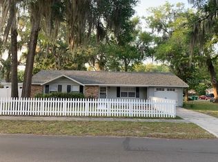 915 E 11th Ave, Mount Dora, FL 32757