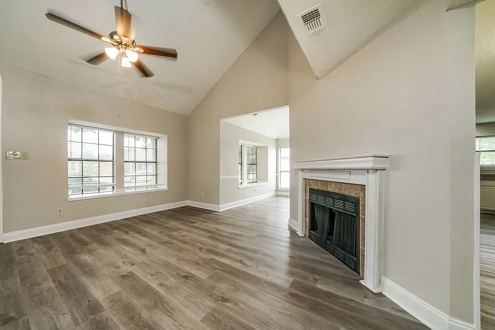 4 bed, 2.0 bath, 2240 sqft, $2,635 — Photo 4