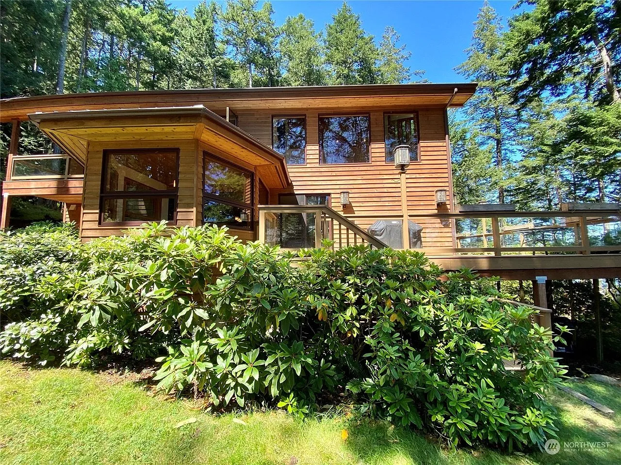 3 bed, 3.0 bath, 4864 sqft, $5,500 — Photo 3