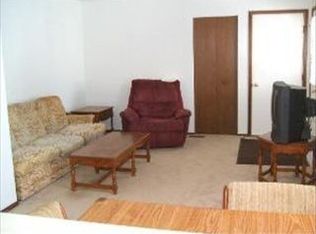 2650 Country Oaks Ct, Aurora, IL 60502