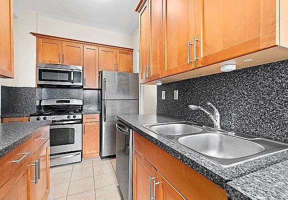 5th image of 175 W 76th St APT 12A