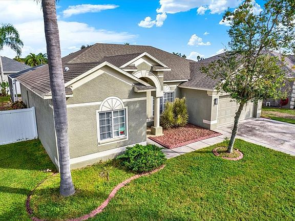 3rd image of 1605 Amaryllis Ct