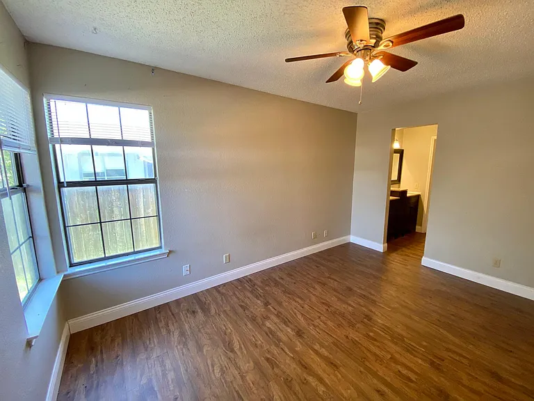 1013 Hyridge St — Photo 8