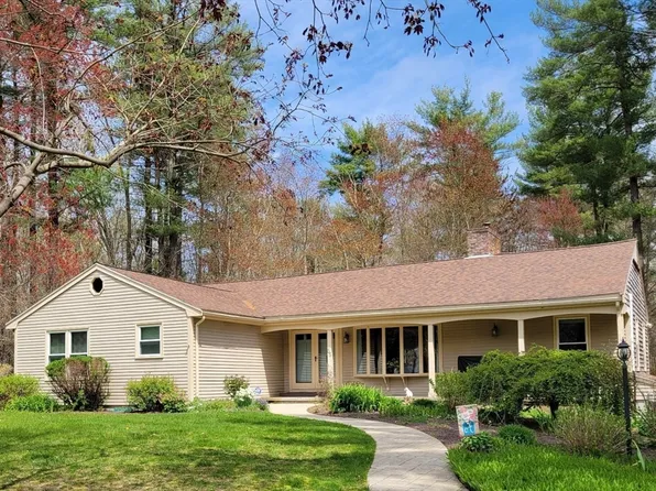 55 Oak Ridge Ln, Bridgewater, MA 02324