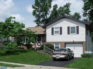 3027 Saint Albans Dr, Sinking Spring, PA 19608