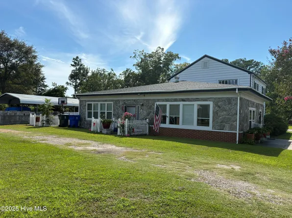 2100 S Lakeview Drive, Newport, NC 28570