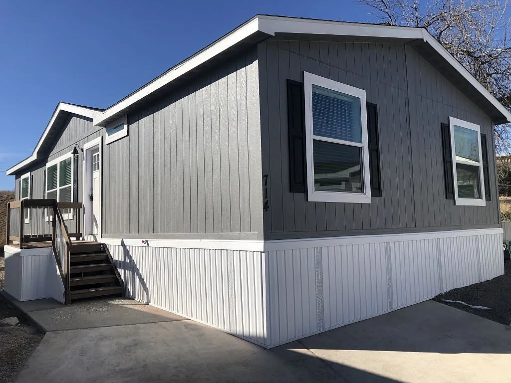 3 bed, 2.0 bath, 1123 sqft, $1,995 — Photo 4