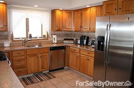 Kitchen
						:
						SS Appliances, CaesarStone Countertops, Marble Backsplash, Tile Flooring