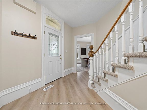 5th image of 33 Adelaide St N