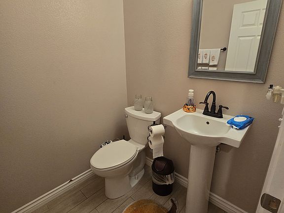 3rd image of 5780 Bay Hill Ln