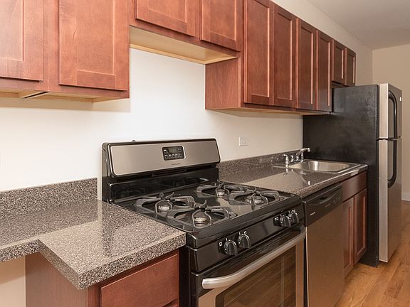 4th image of 949 W Cornelia Ave APT 3A