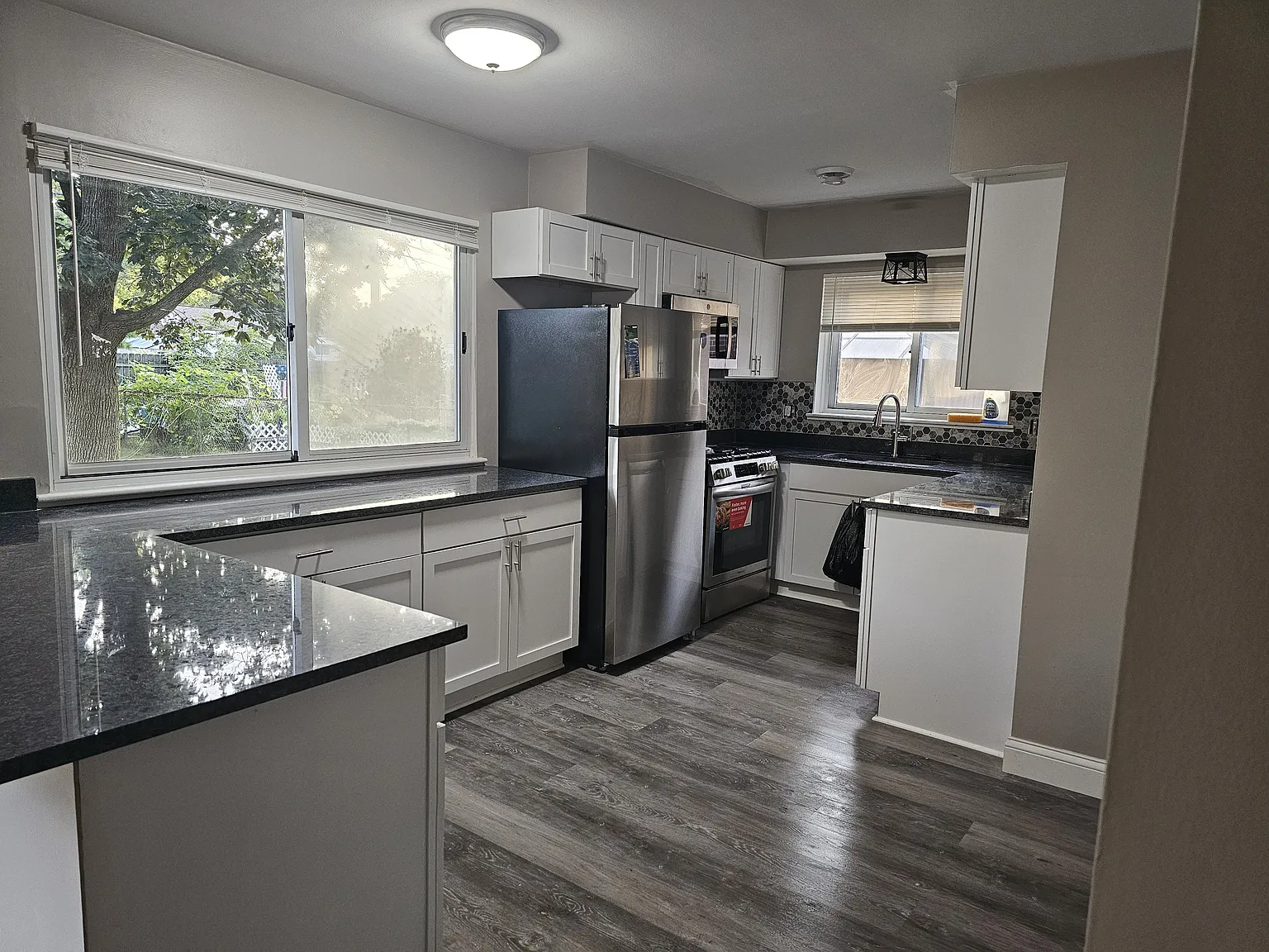 3 bed, 1.5 bath, 1460 sqft, $2,400 — Photo 1