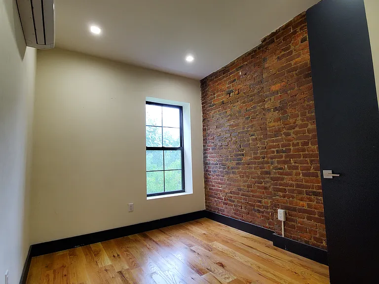 760 Putnam Ave #4 — Photo 11