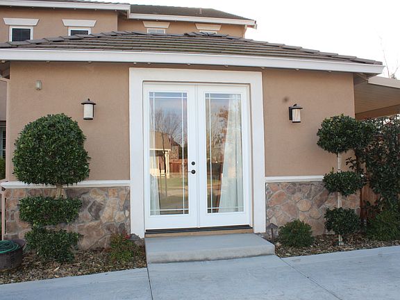 3rd image of 506 Criolla Ct