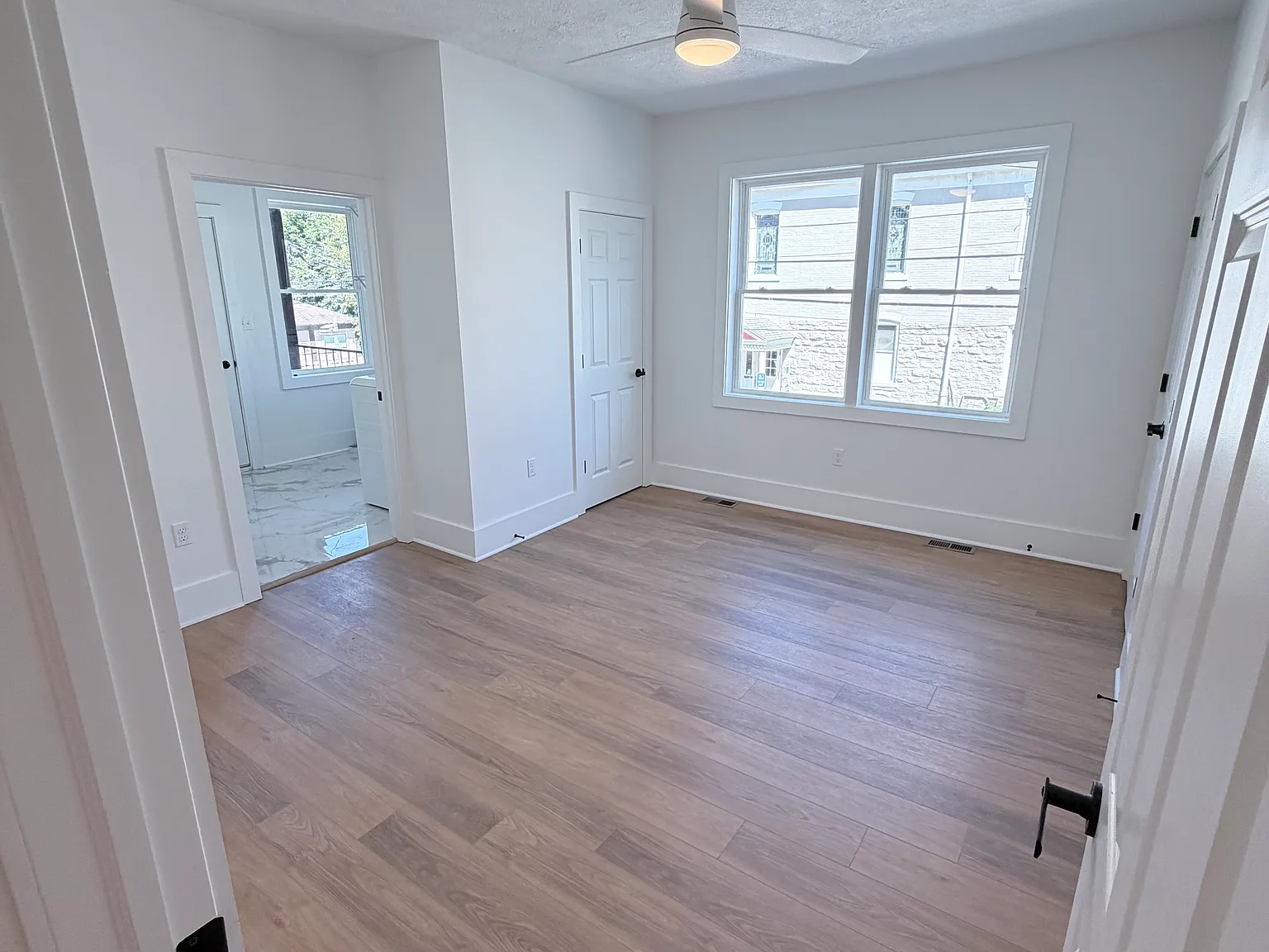 2 bed, 1000 sqft, $1,800 — Photo 4