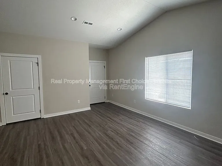 1736 E Decarsky Ct — Photo 10