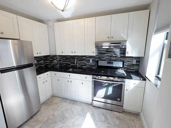 5th image of 4840 48th St APT 1R