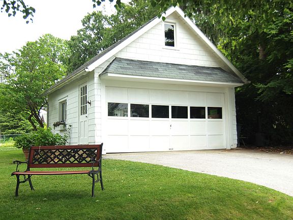 Detached 2-Car Garage