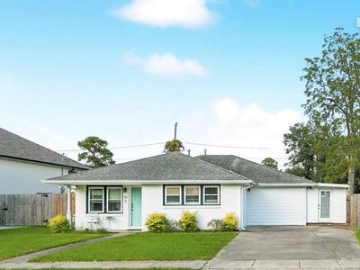 59 E Carolina Dr, Chalmette, LA, 70043