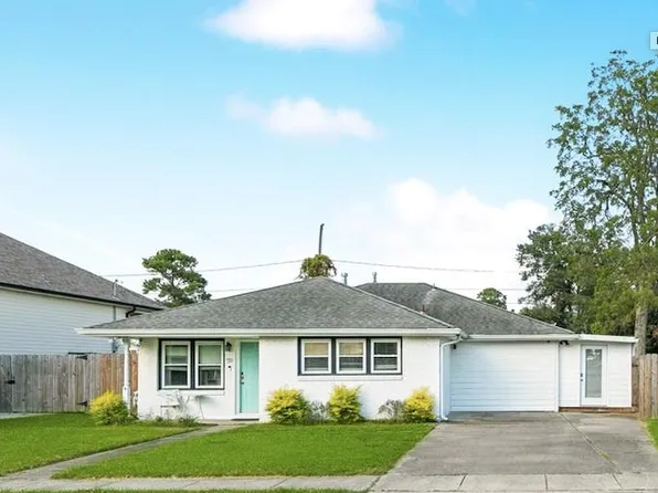 59 E Carolina Dr, Chalmette, LA 70043