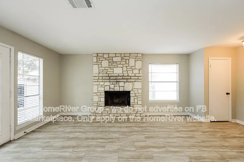 3 bed, 2.5 bath, 1428 sqft, $1,585 — Photo 3