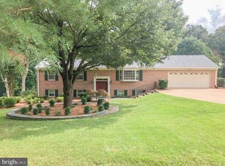 8910 Harrivan Ln, Fairfax Station, VA 22039