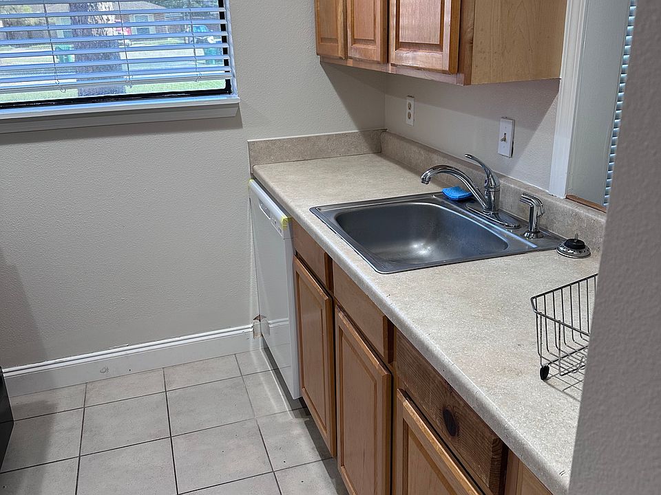 1st image of 829 Asheville Dr #829