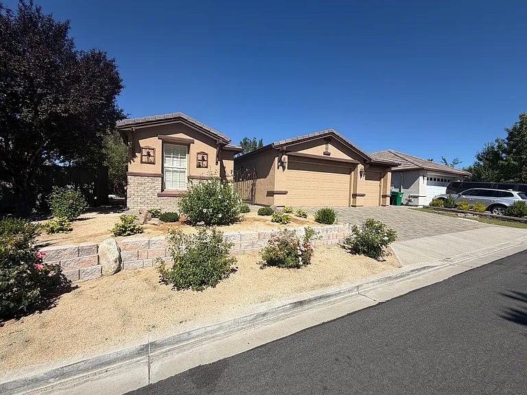 485 Cicada Ct — Photo 2