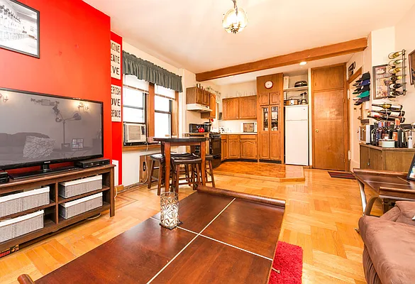 Sold by REMAX Elite | media 17