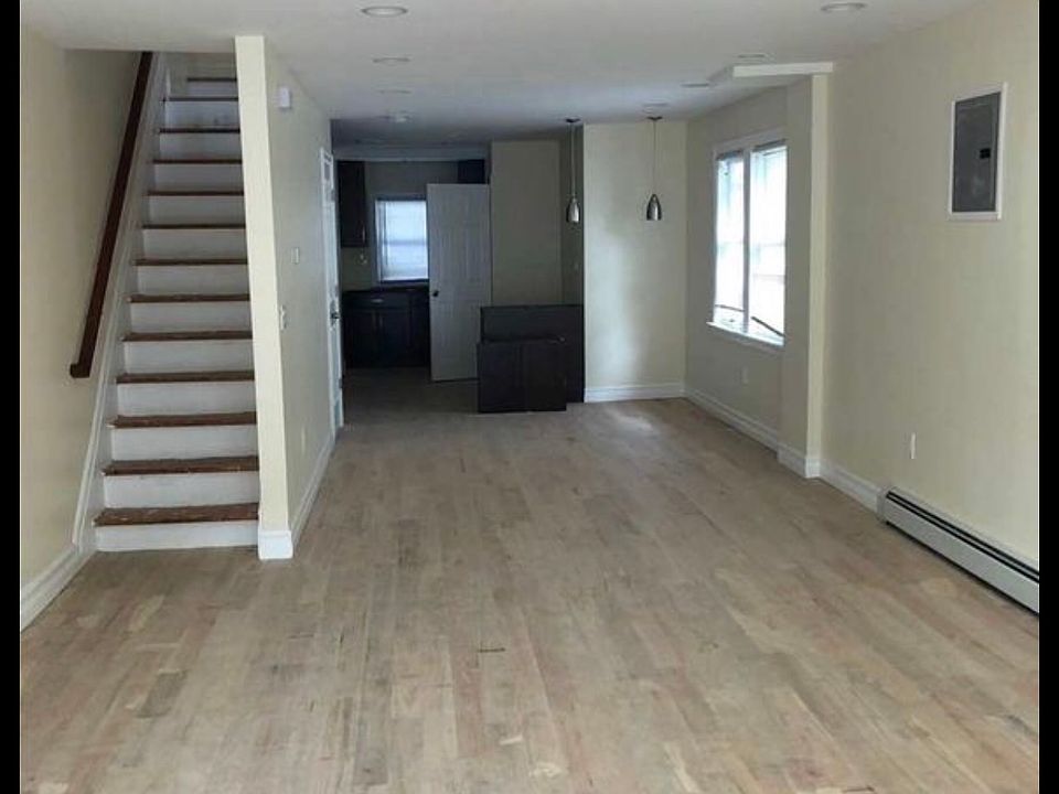 1st image of 11813 202nd St