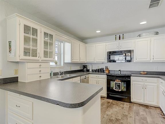 2nd image of 223 Gwendola Dr