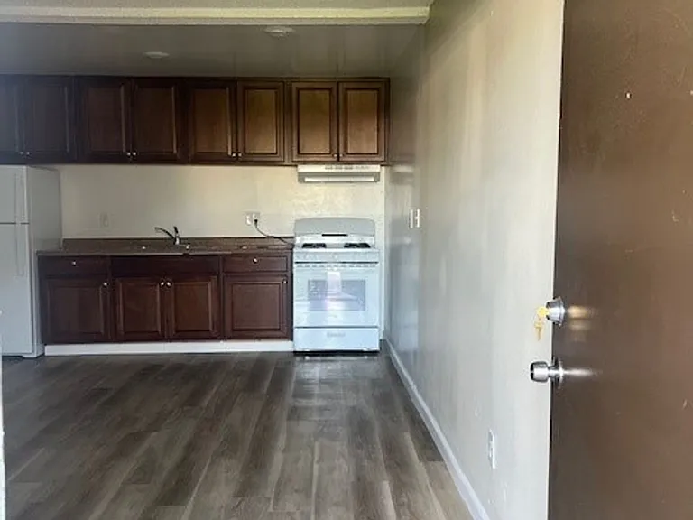 Leo's Apartments — Photo 8