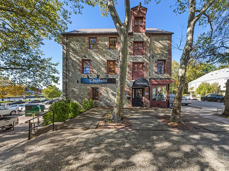371 S Main St — Photo 3