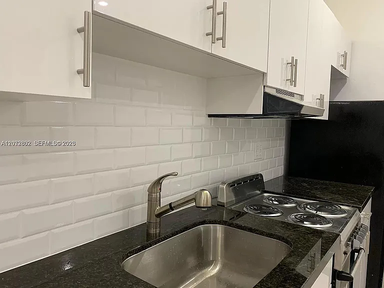 319 W 28th St #9 — Photo 5