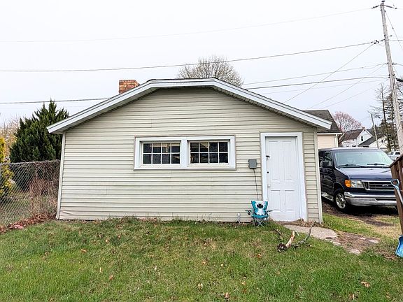 3rd image of 1417 11th Ave