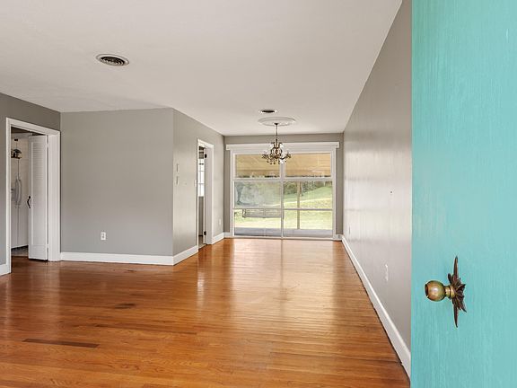 3rd image of 1109 Indian Hills Dr