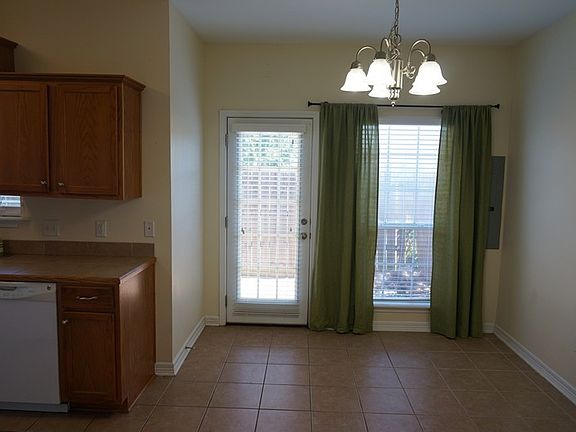 3rd image of 121 Beau Fort Blvd