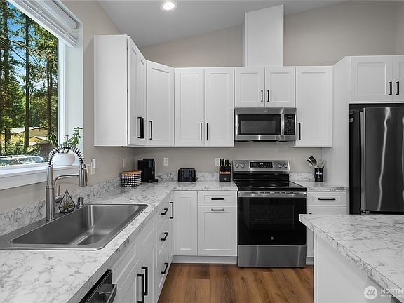 3rd image of 530 E Aycliffe Drive