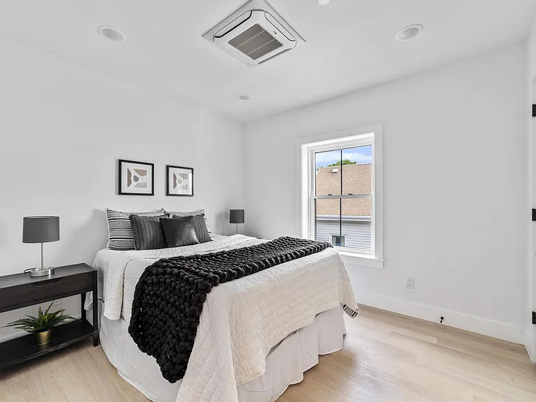208 Spencer Ave #7 — Photo 14