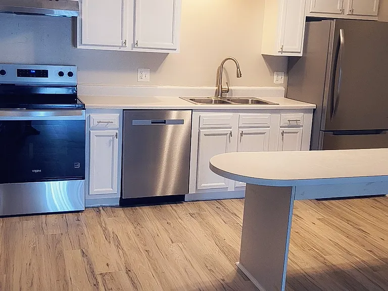 Grover Square Apartments — Photo 6