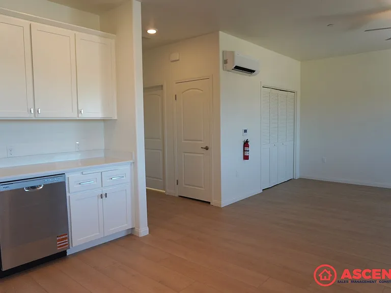 420 20th Ave — Photo 4