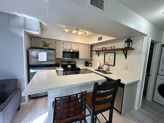 5th image of 602 N May St Unit 7