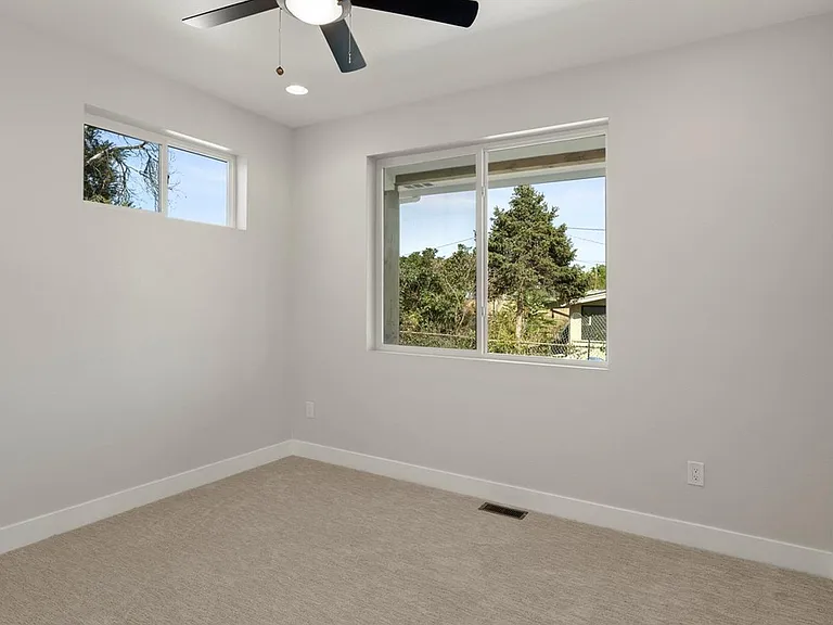 2525 W Wesley Ave — Photo 9