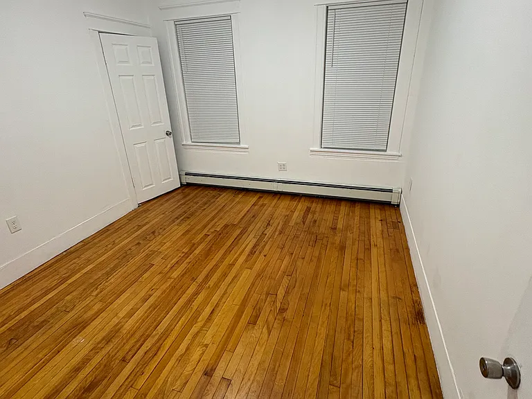 208 Perry Ave #1 — Photo 11