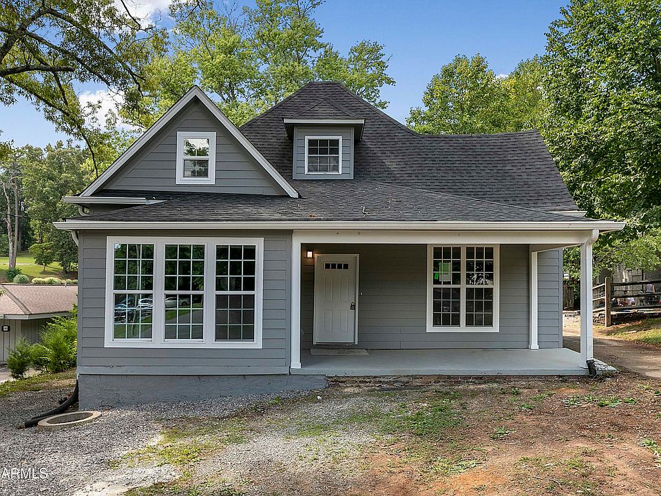 1st image of 3221 Garden Dr
