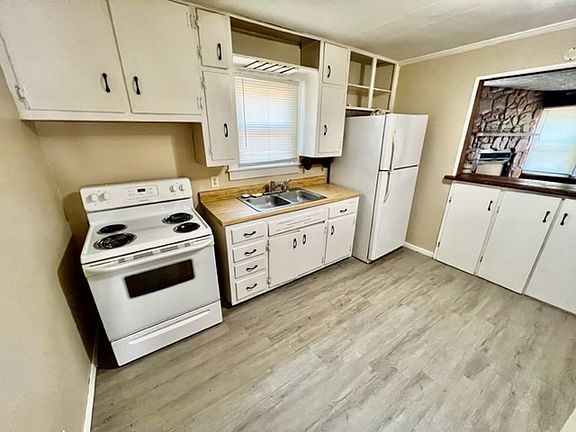 3rd image of 1506 Ravenswood Dr