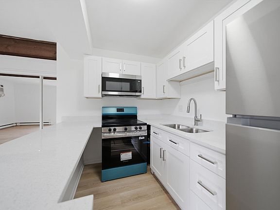 5th image of 26 Jamaica Colony APT 3