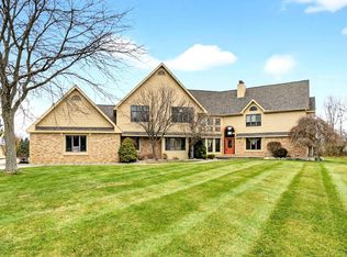 2366 Lost Creek Ct, Flushing, MI 48433