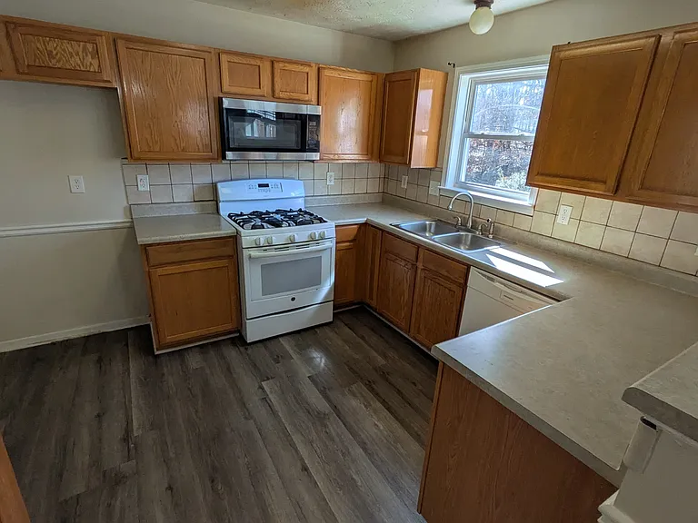 375 Searchlight Dr — Photo 5