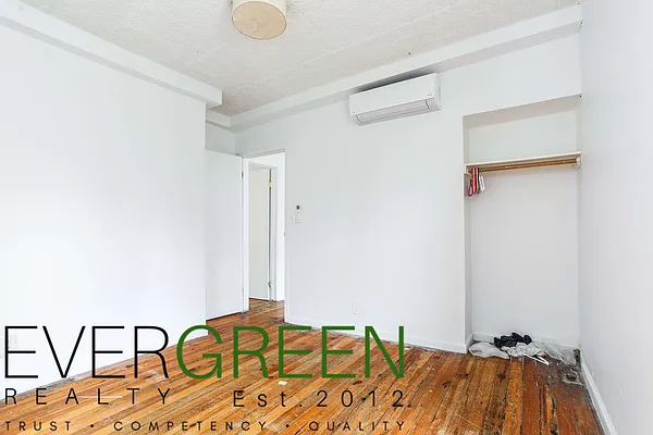 Rented by Evergreen Apartments BK | media 8